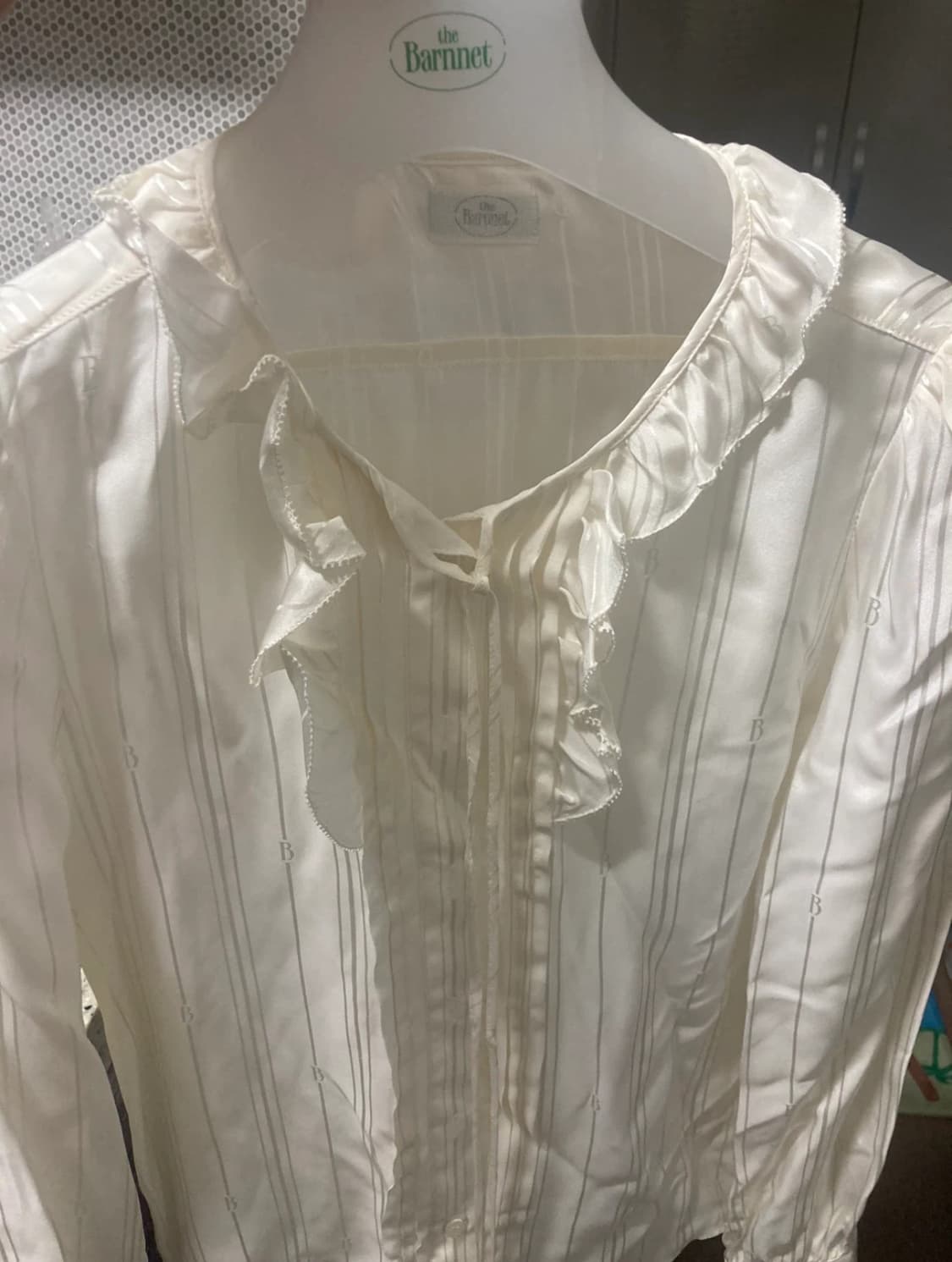 더바넷 비로고 자카드 실크 블라우스 상품이미지4