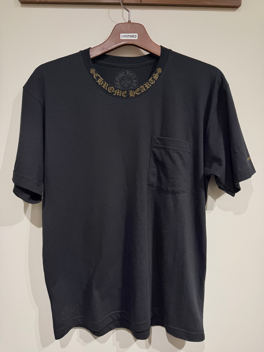 크롬하츠 넥로고 포켓 반팔티 블랙/아미 상품이미지1