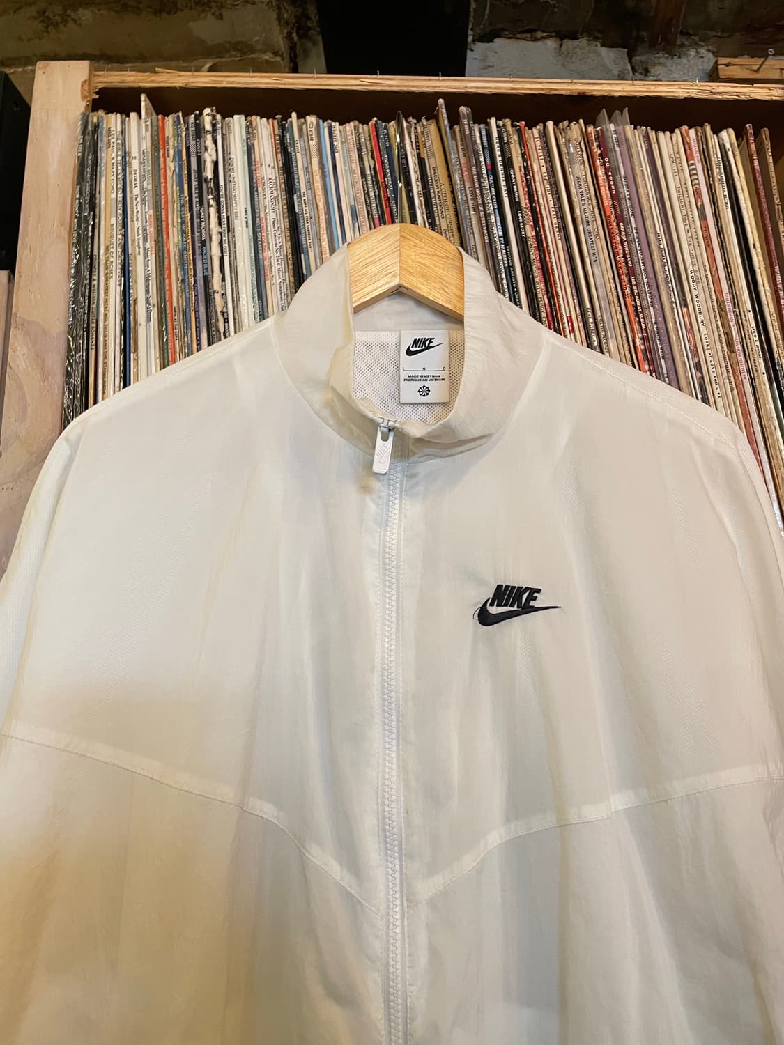 나이키 스우시 화이트 윈드러너 자켓 상품이미지2