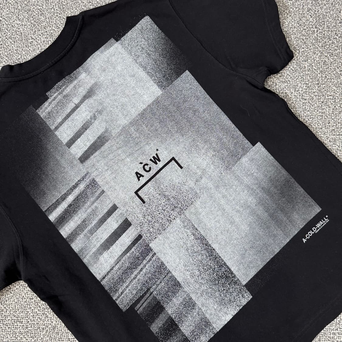 어콜드월 에센셜 그래픽 로고 티셔츠 상품이미지2