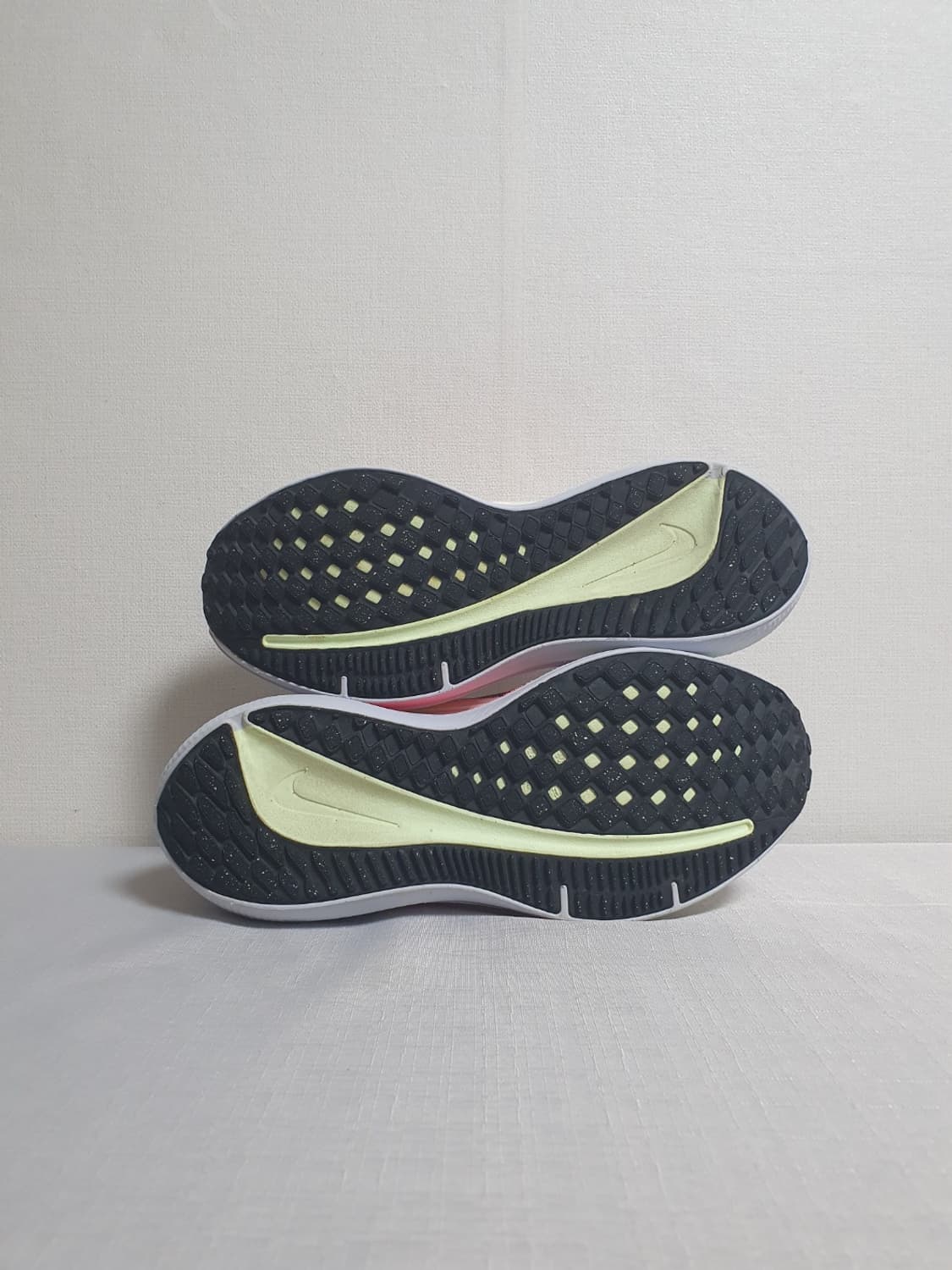 나이키 에어 윈플로9 여성 러닝화 240mm 상품이미지8