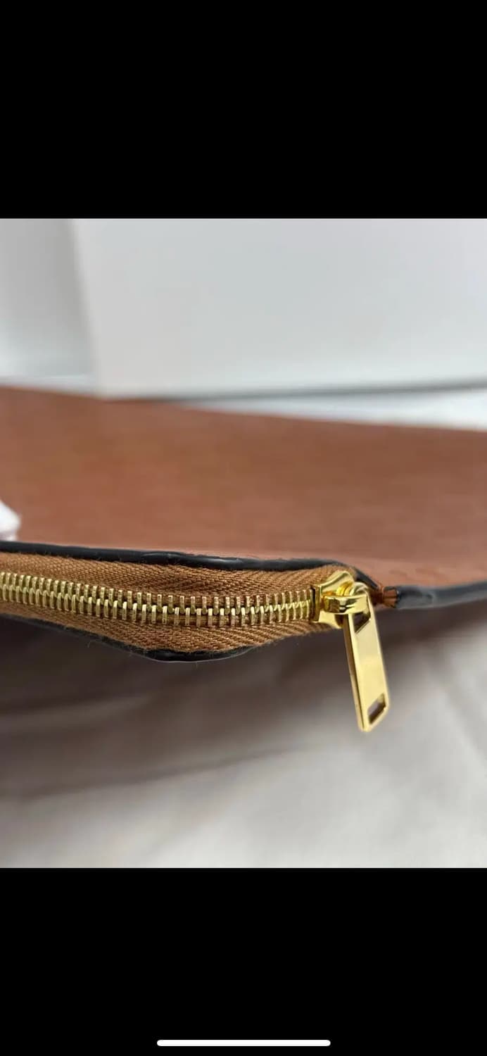 (새상품)셀린느 로고 트리옹프 클러치 카프스킨 탄 라지 상품이미지6