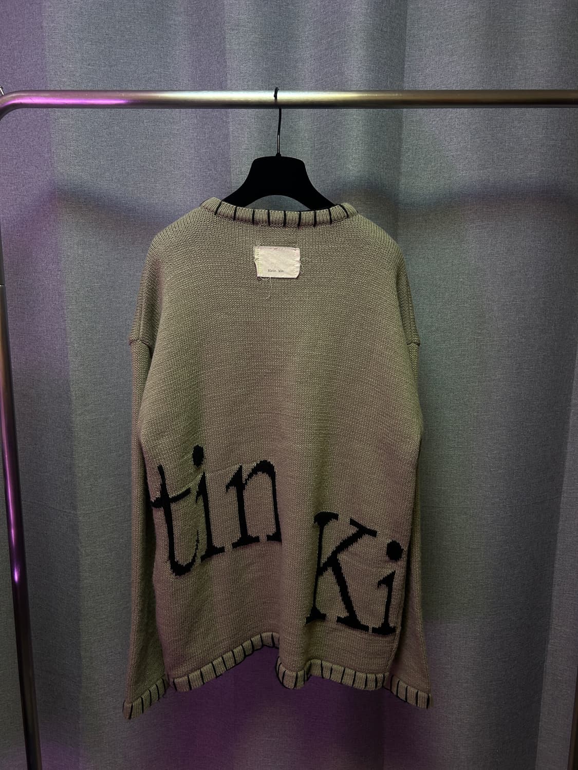 마틴킴 오버사이즈 로고 브이넥 니트 상품이미지4