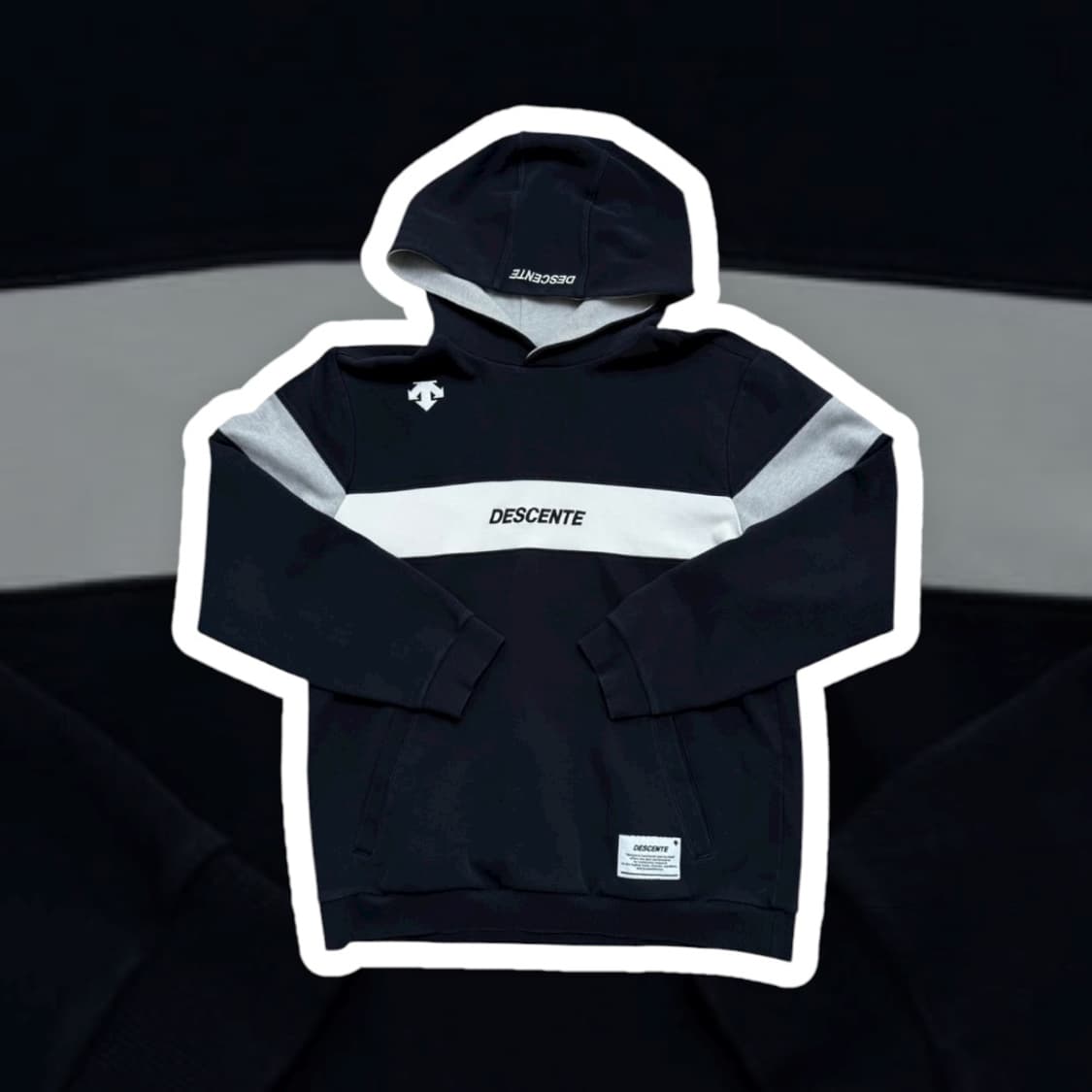 데상트 후드티 상품이미지1