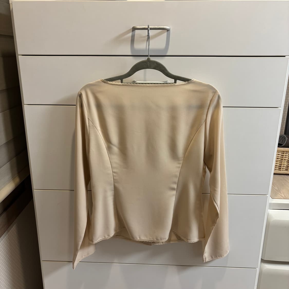 ketty 베이지 실크st 레이스 장식 블라우스 상품이미지5