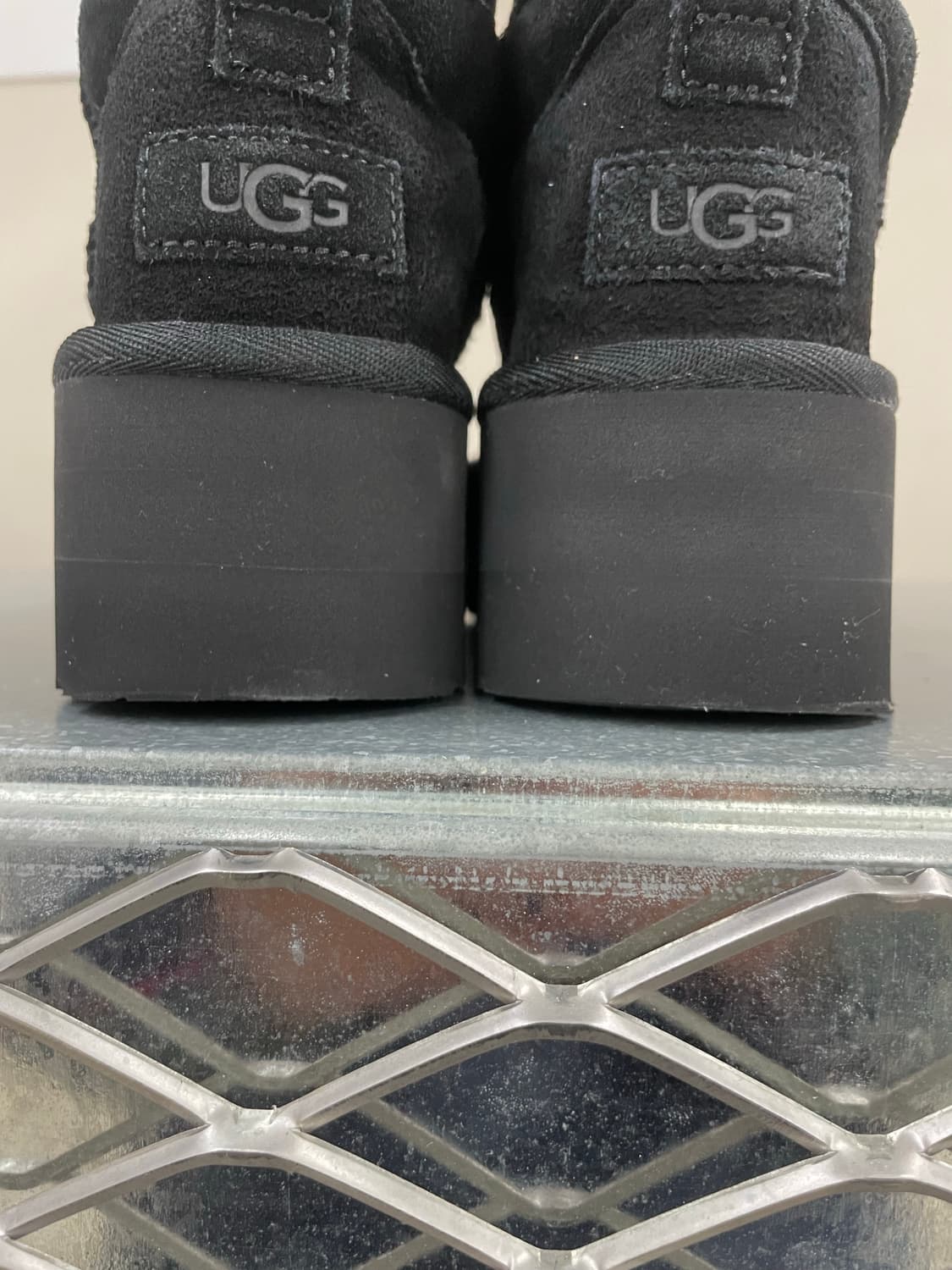 어그 클래식 울트라 미니 플랫폼 230 상품이미지10