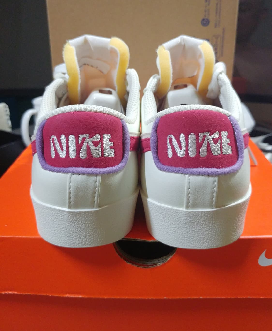 (새신발) 나이키 블레이저 로우 77 화이트 짐 레드 우먼스 240 상품이미지4