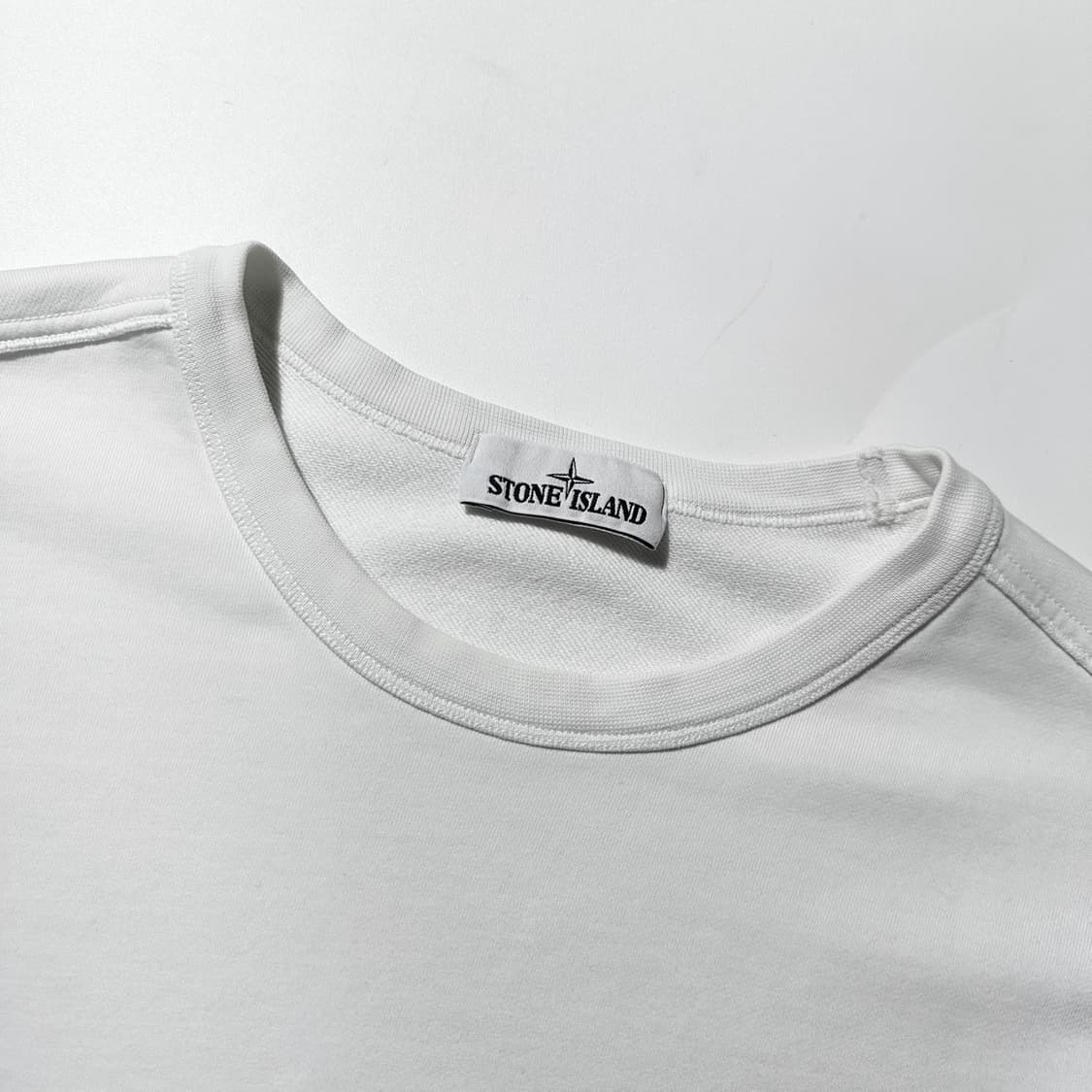 스톤아일랜드 사이드 와펜 맨투맨 상품이미지4