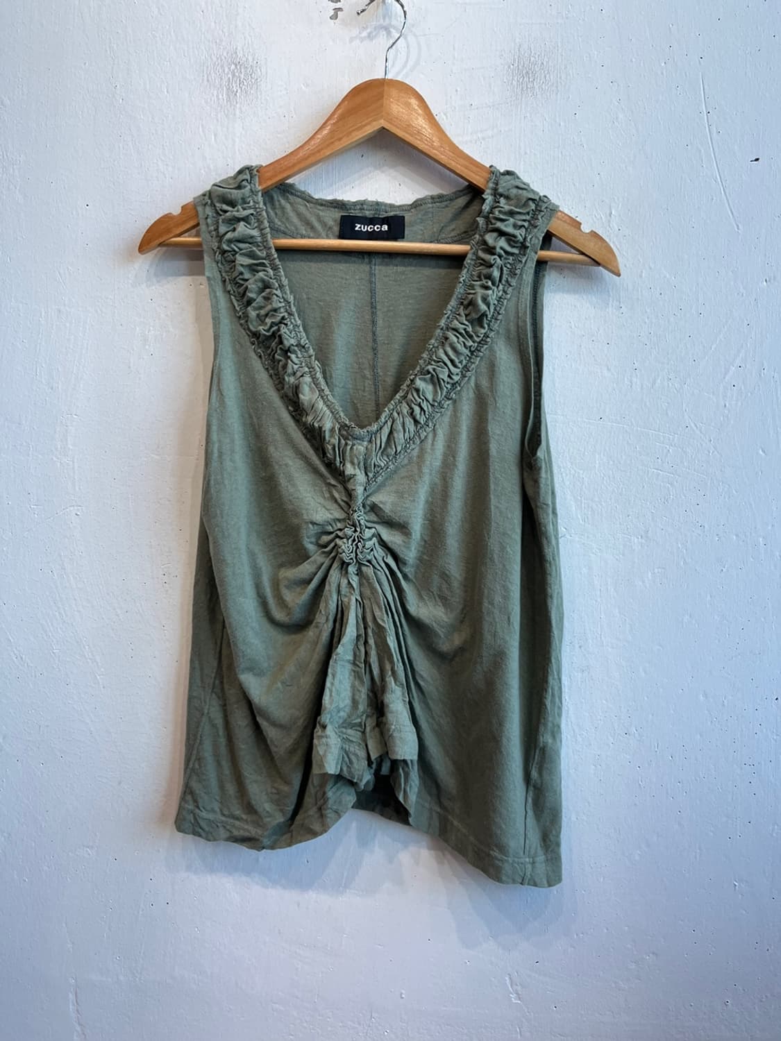 ZUCCA 주카 셔링 슬리브리스 탑 Made in JAPAN 상품이미지1