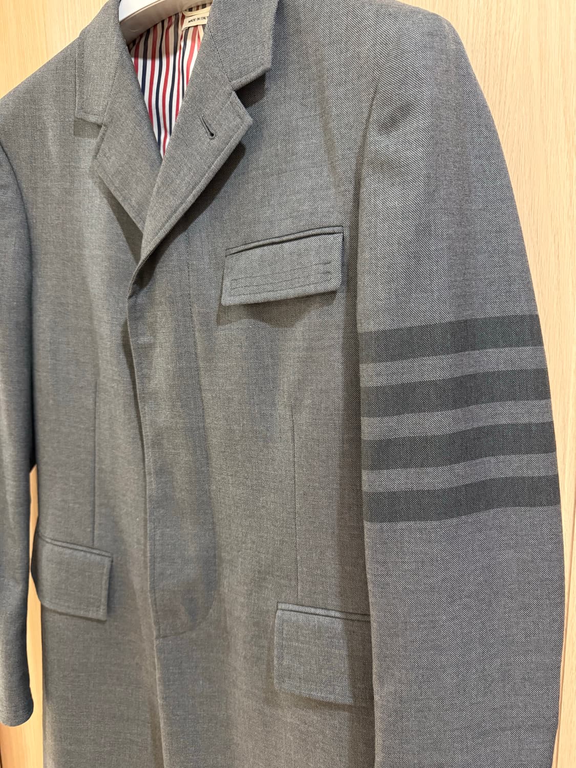 톰브라운 하이 암홀 체스터필드 코트 미디엄 그레이 상품이미지2