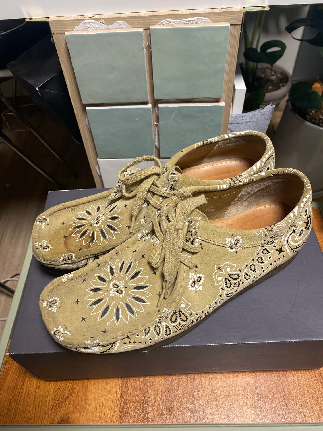 슈프림 x클락스 왈라비  상품이미지1