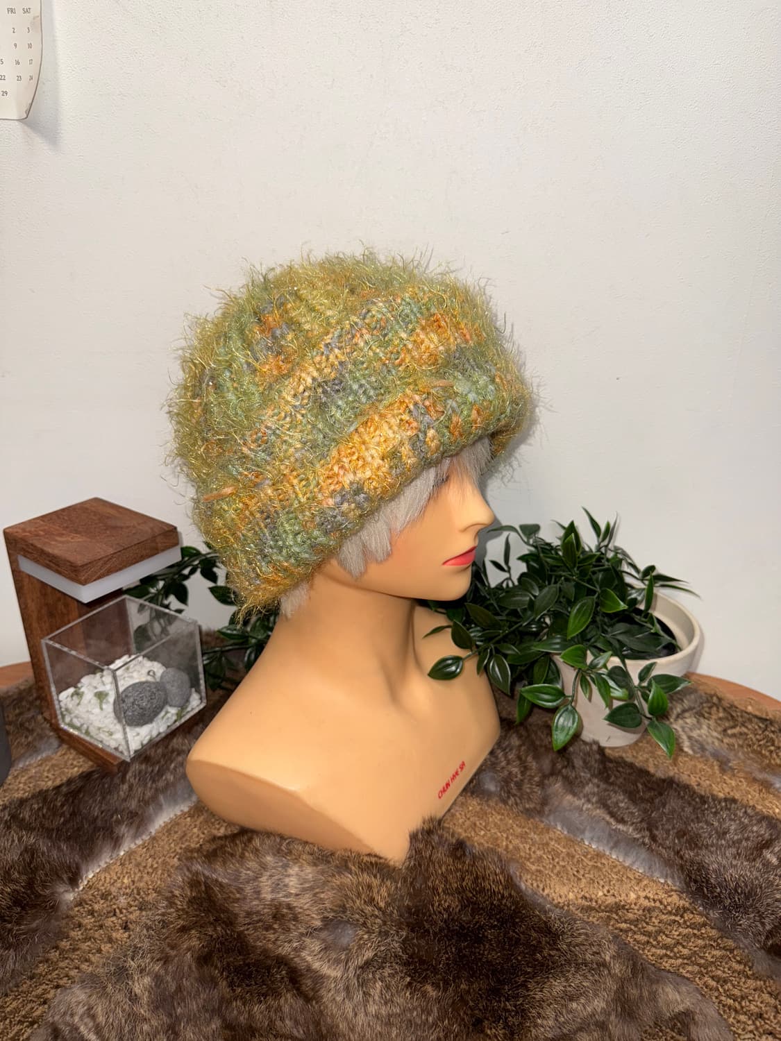 Yellow green grunge fur knit beanie 상품이미지3