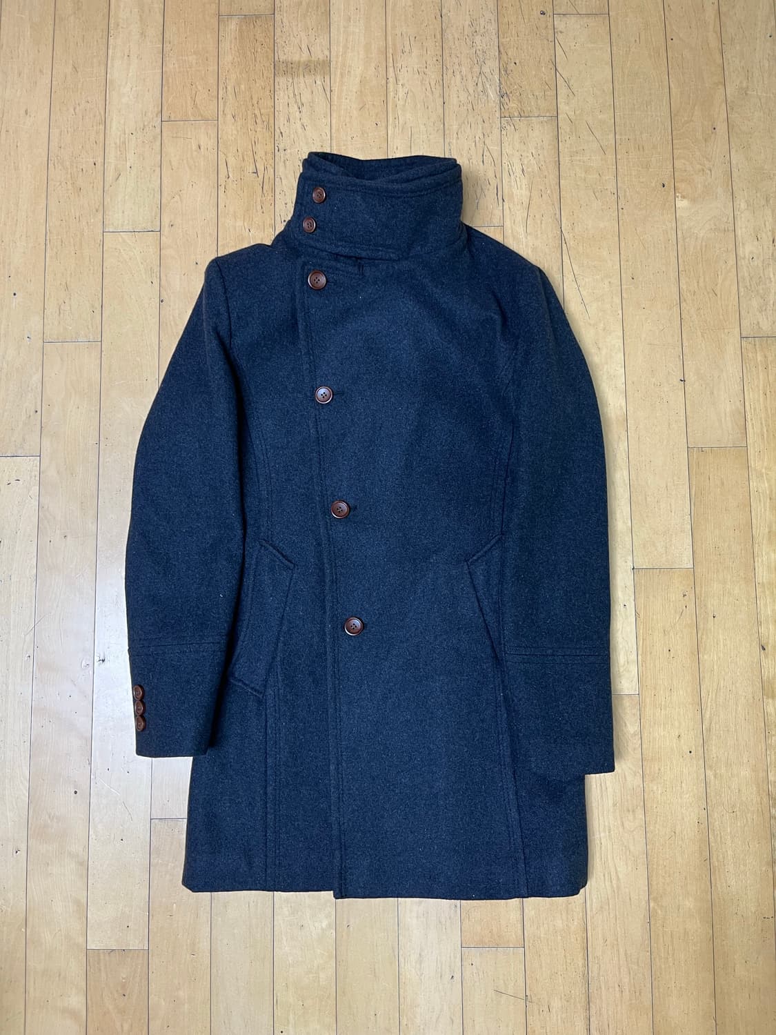 버튼 코트 상품이미지1