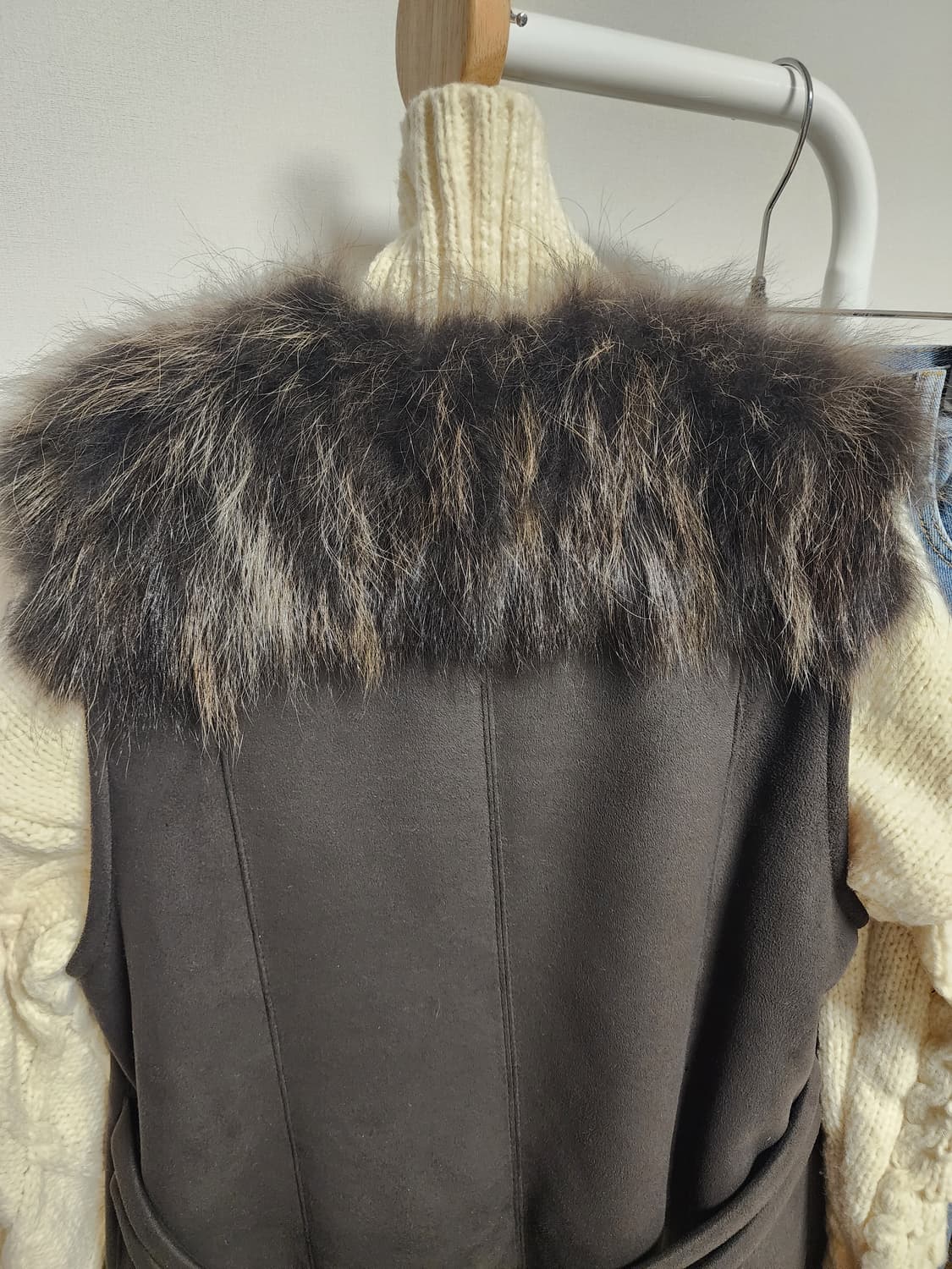 온앤온 리얼 라쿤 무스탕 베스트 조끼 상품이미지4