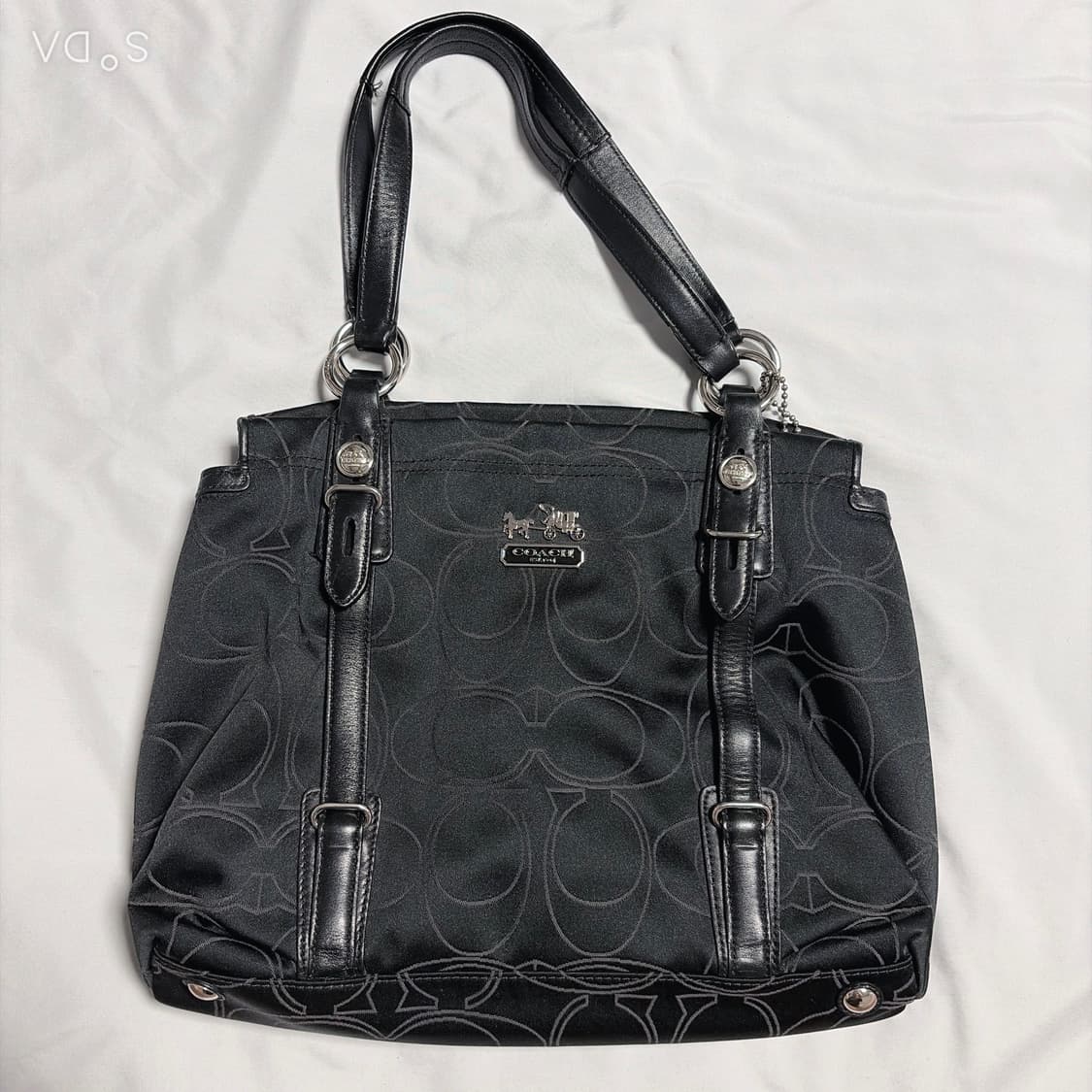 코치 블랙 시그니처 캔버스 숄더백 상품이미지1