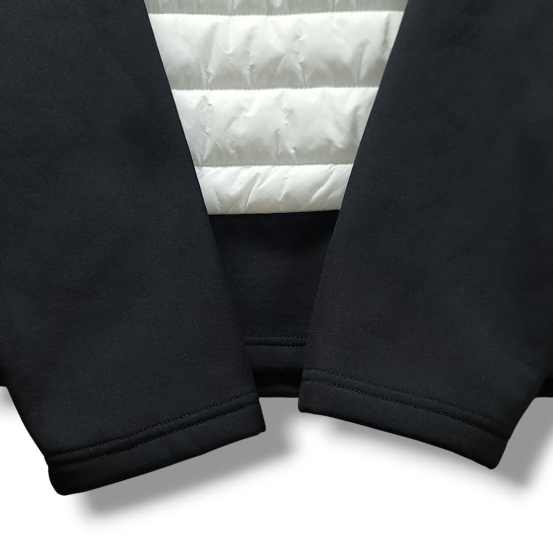 [M] PXG 화이트&블랙 경량기모 하이브리드 반집업 상품이미지8