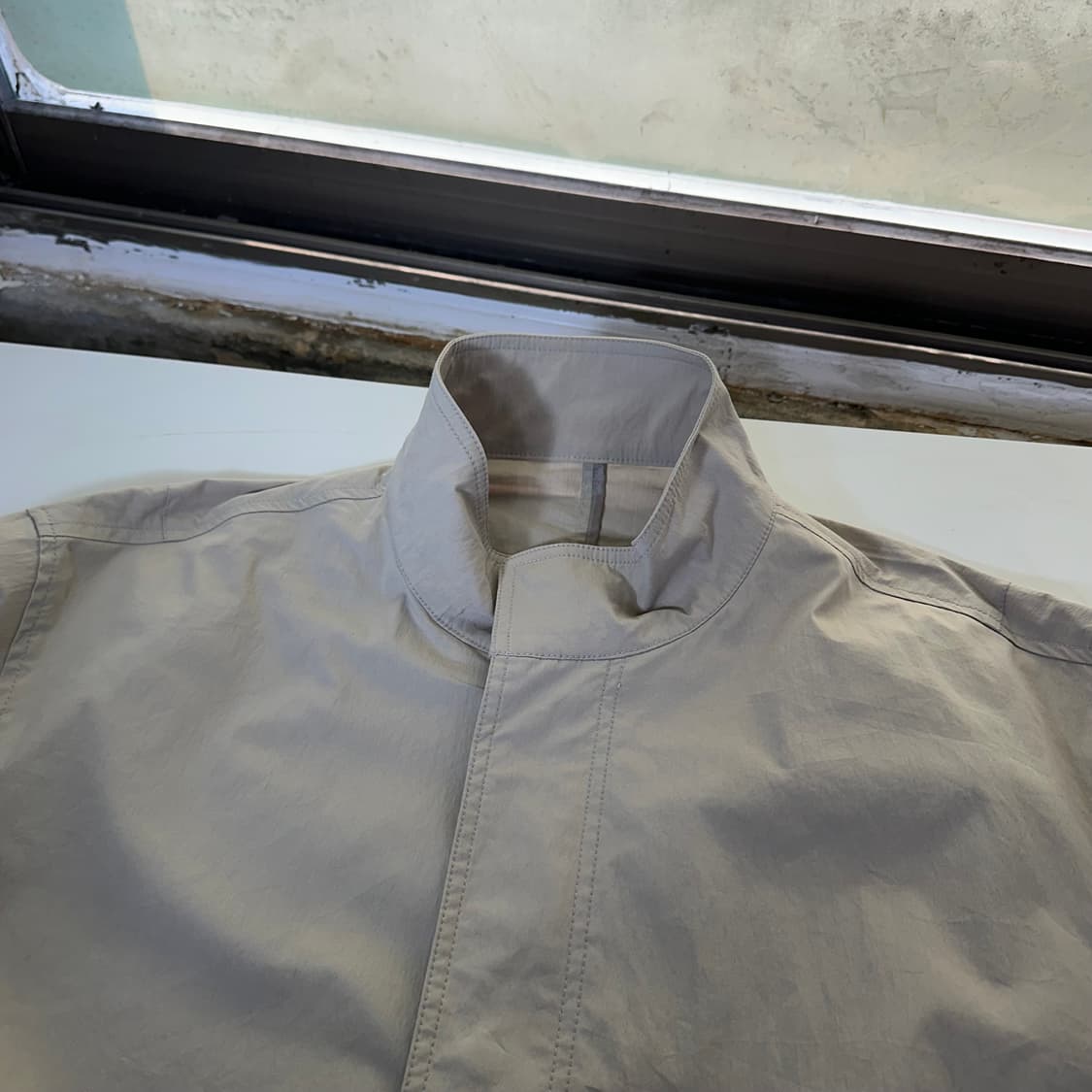 L 100 마인드브릿지 오버핏 밑단스트링 라이트베이지 나일론자켓 상품이미지4