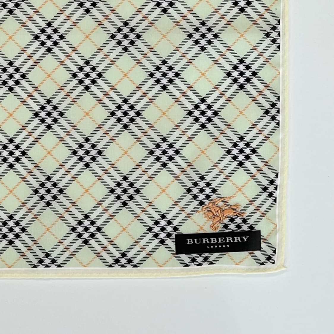 (새상품) burberry /버버리 쁘띠스카프 손수건 상품이미지3