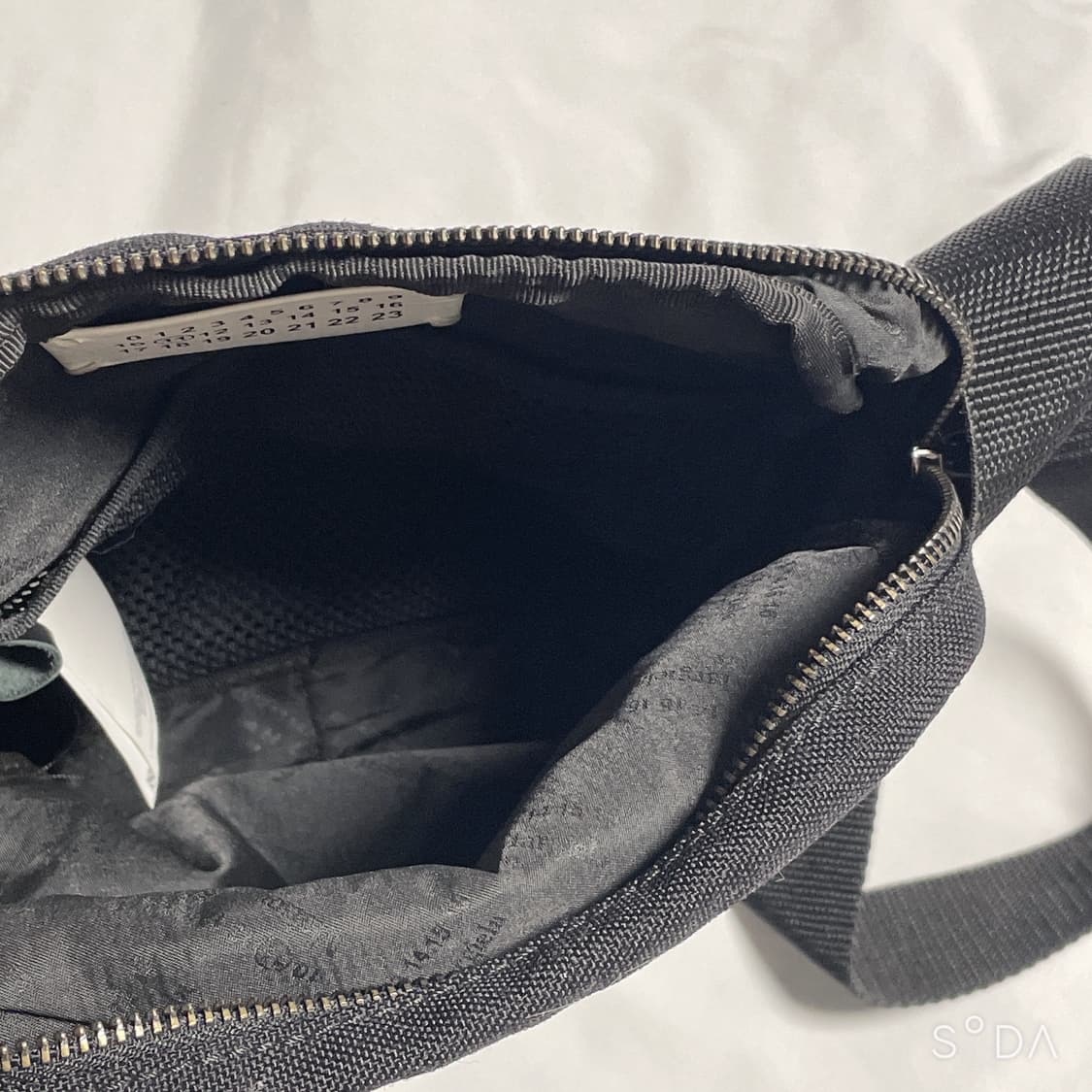 메종 마르지엘라 블랙 크로스백 상품이미지7