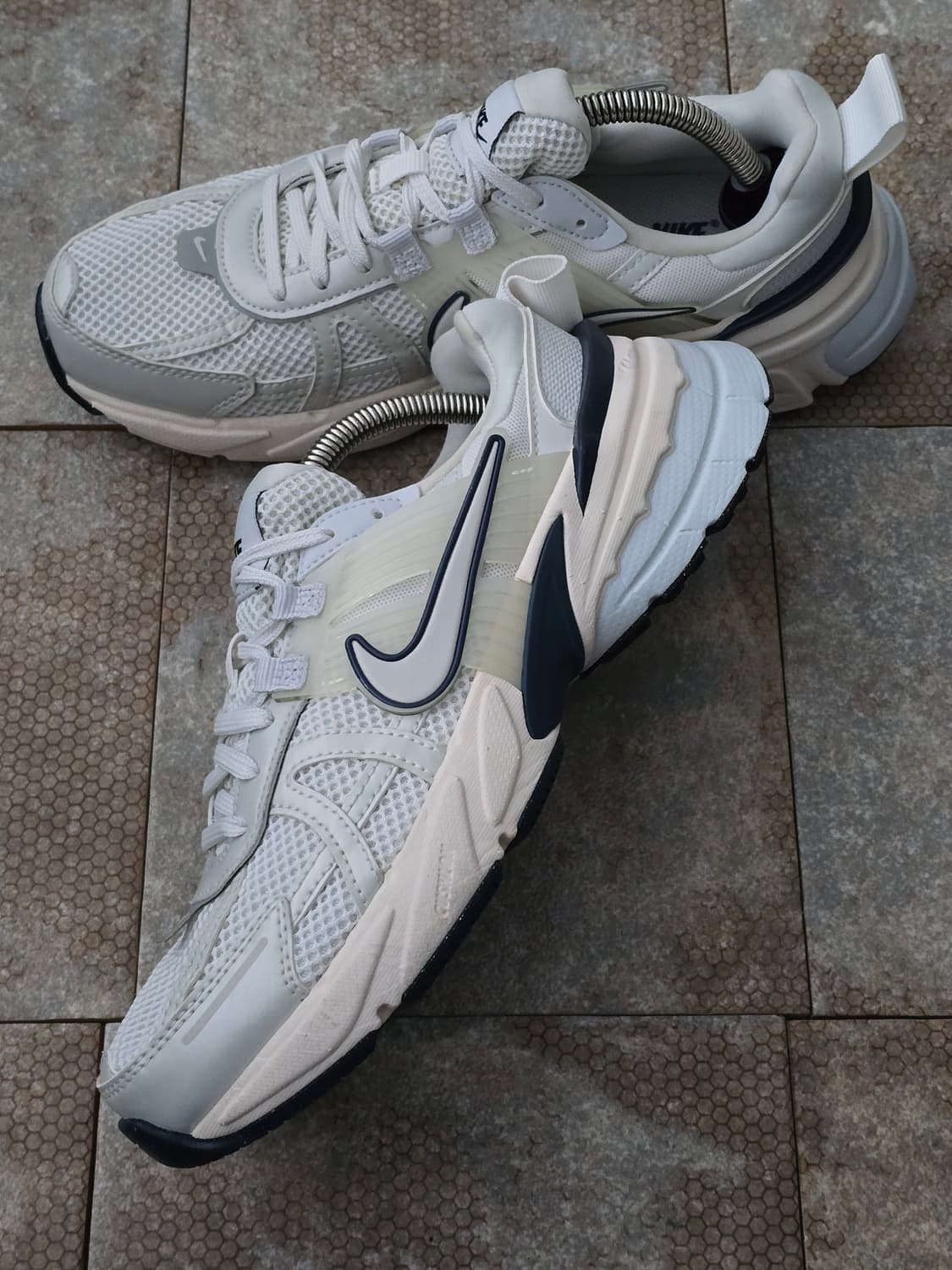 (250)나이키 v2k 런 플래티넘 틴트 상품이미지3