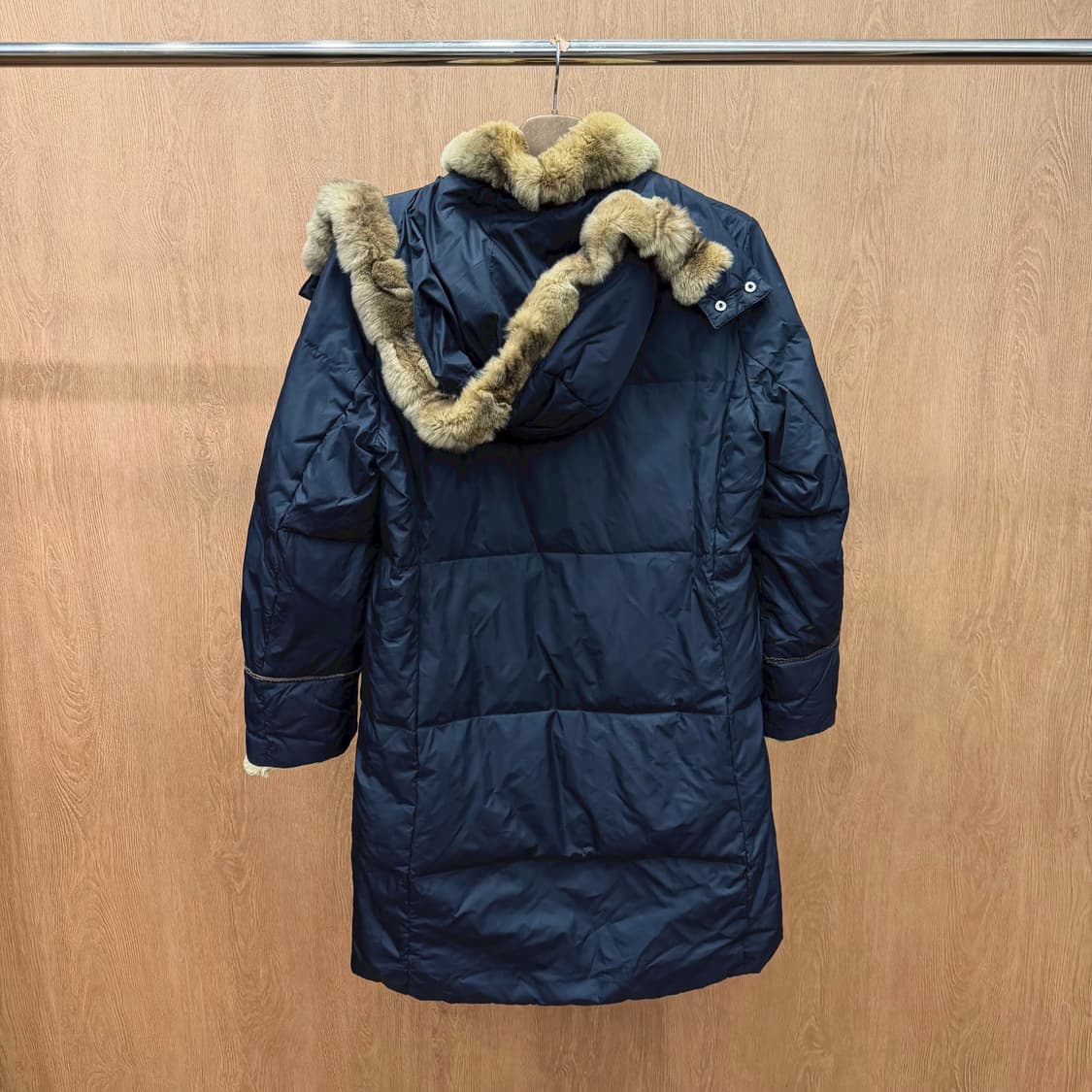 막스마라 위켄드 다운 롱 패딩 코트 후드 카라 퍼 트리밍 디테일 블랙 상품이미지3