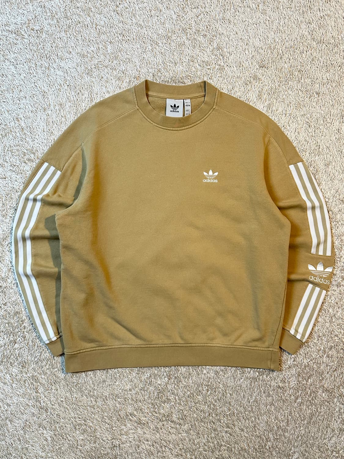 아디다스 ADIDAS 락업 크루 맨투맨 베이지 상품이미지1