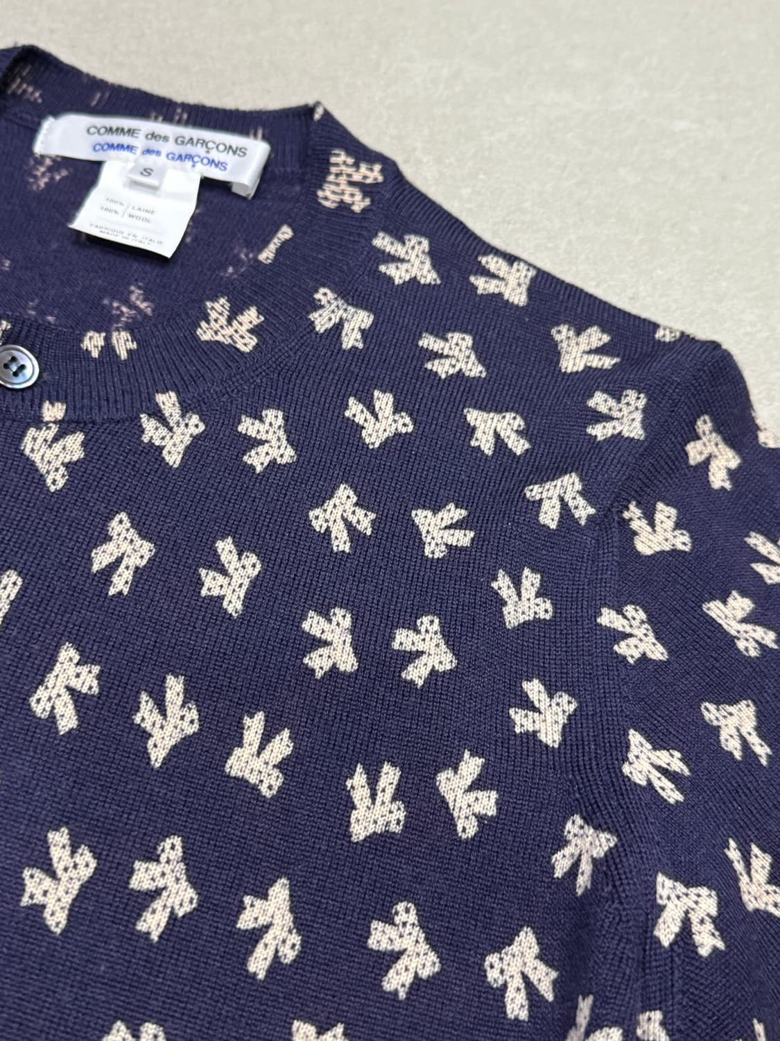 꼼데가르송 이태리산 울 100% 리본 패턴 가디건 상품이미지2