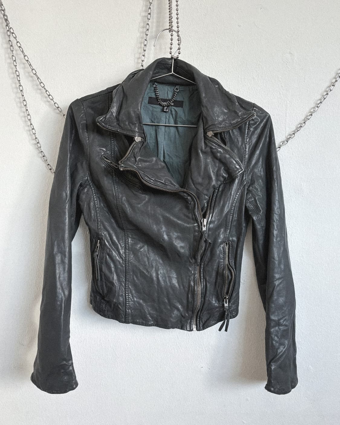 *홀드중*muubaa 아티저널 램스킨 사선지퍼 하이넥 드레이프 자켓 상품이미지4