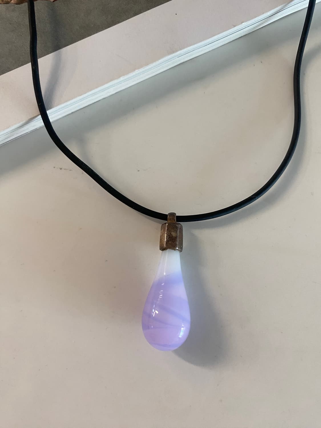 라벤더 빛 비즈 드롭 목걸이 상품이미지2