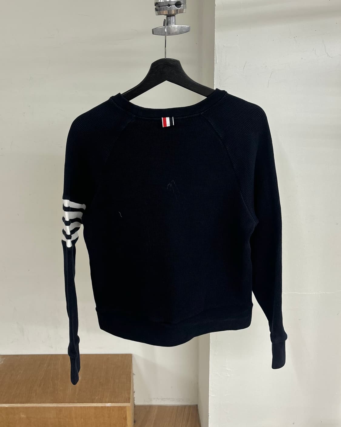 톰 브라운 네이비 4바 와플 니트 맨투맨 상품이미지6