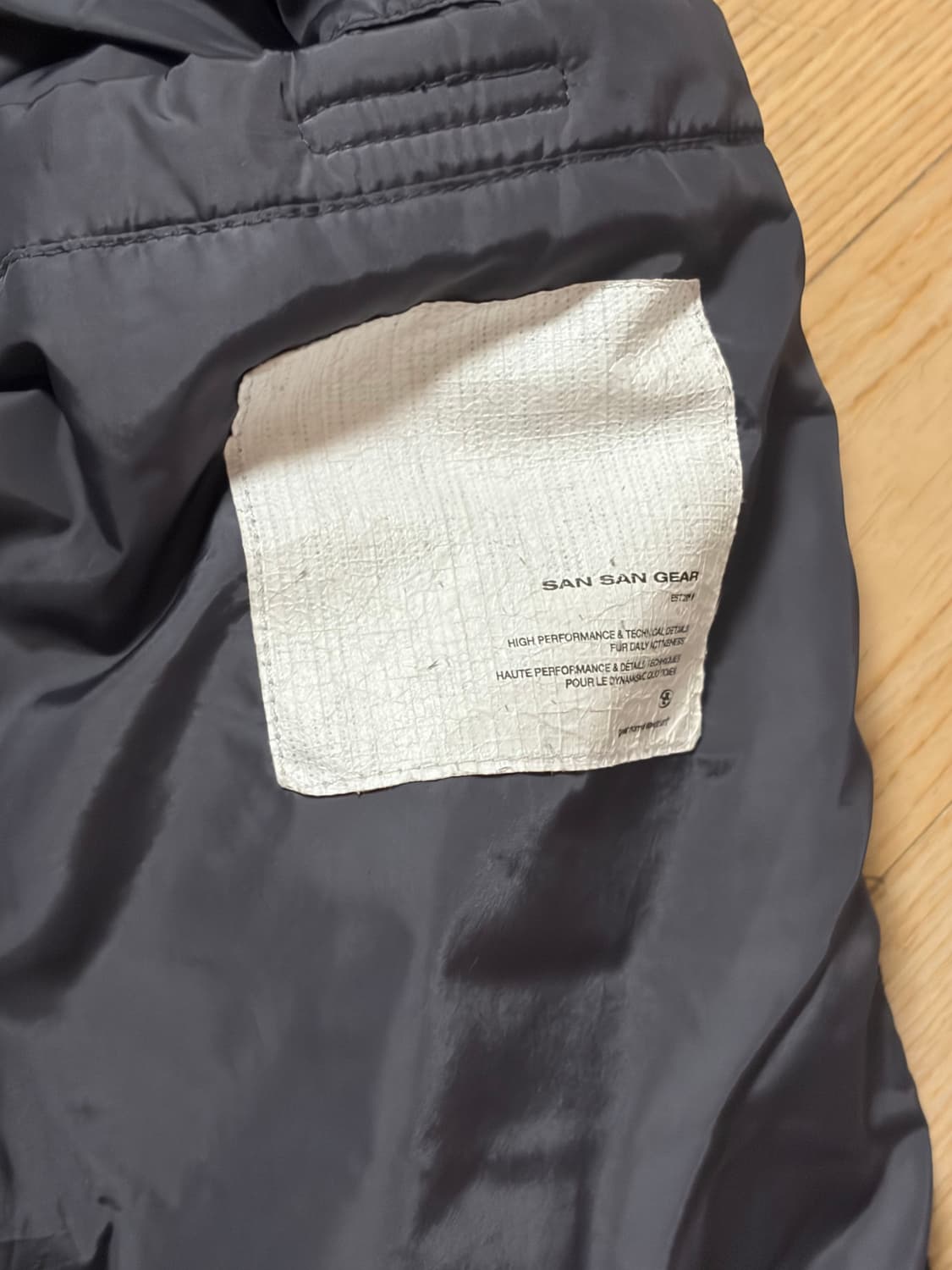 산산기어 패널드 푸퍼 자켓 블랙 24FW 상품이미지3