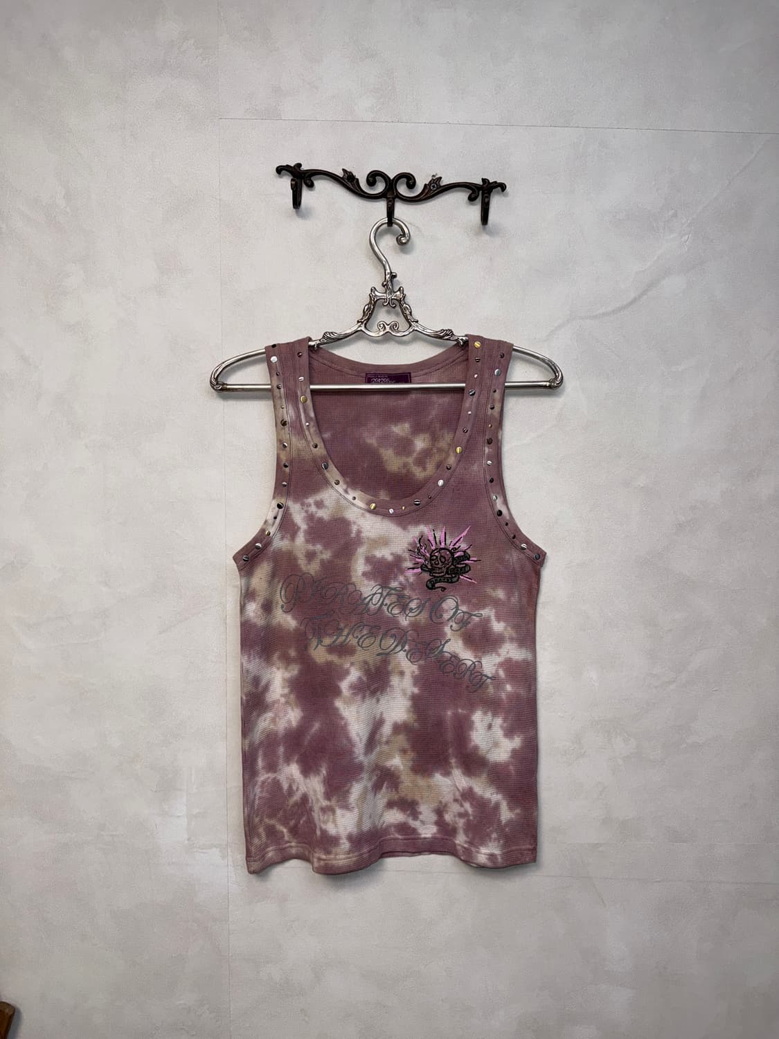 Indi pink tie dye skull lettering 슬리브리스 상품이미지1