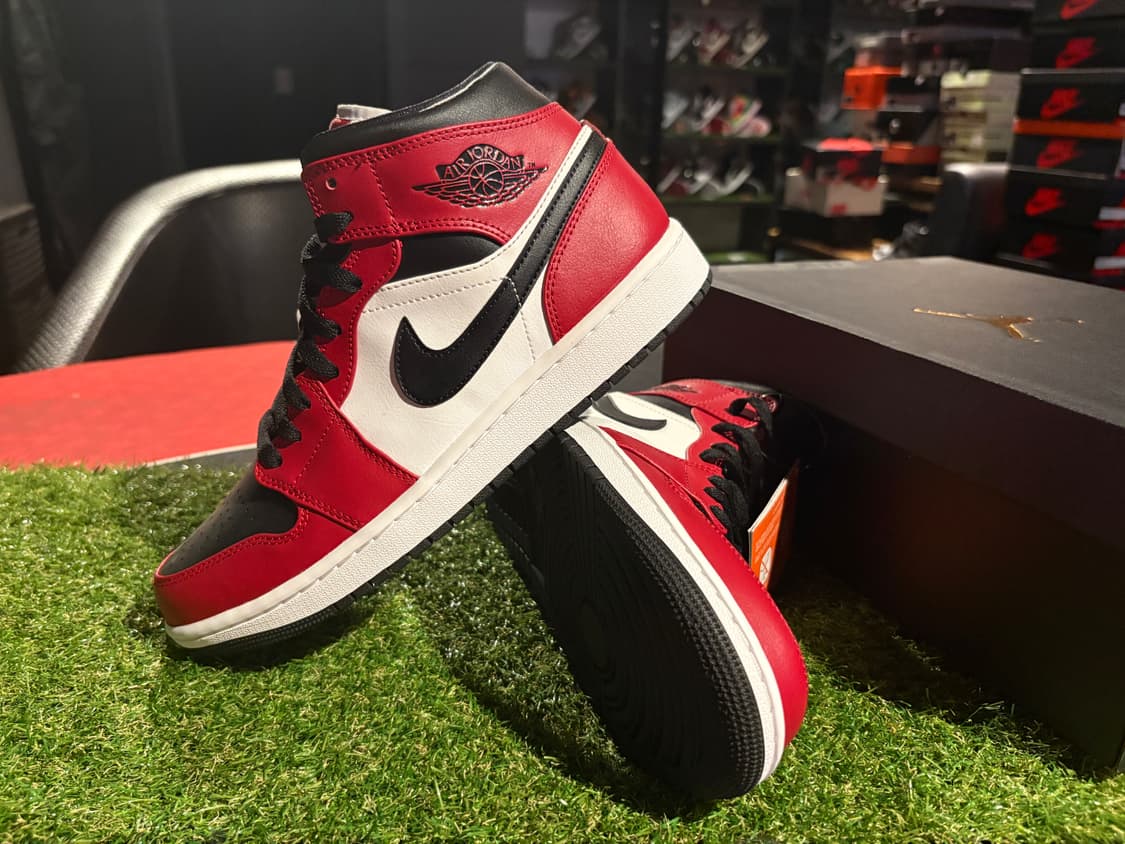 [새상품/270] 나이키 조던1 미드 상품이미지1