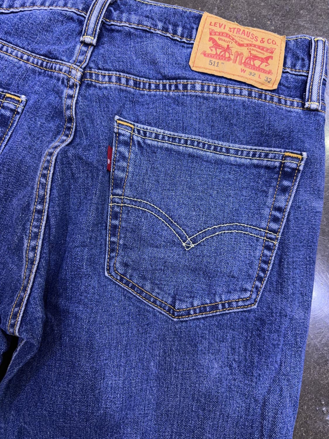 리바이스 511 슬림핏 중청 라인 워싱 데님팬츠 청바지 32 상품이미지7