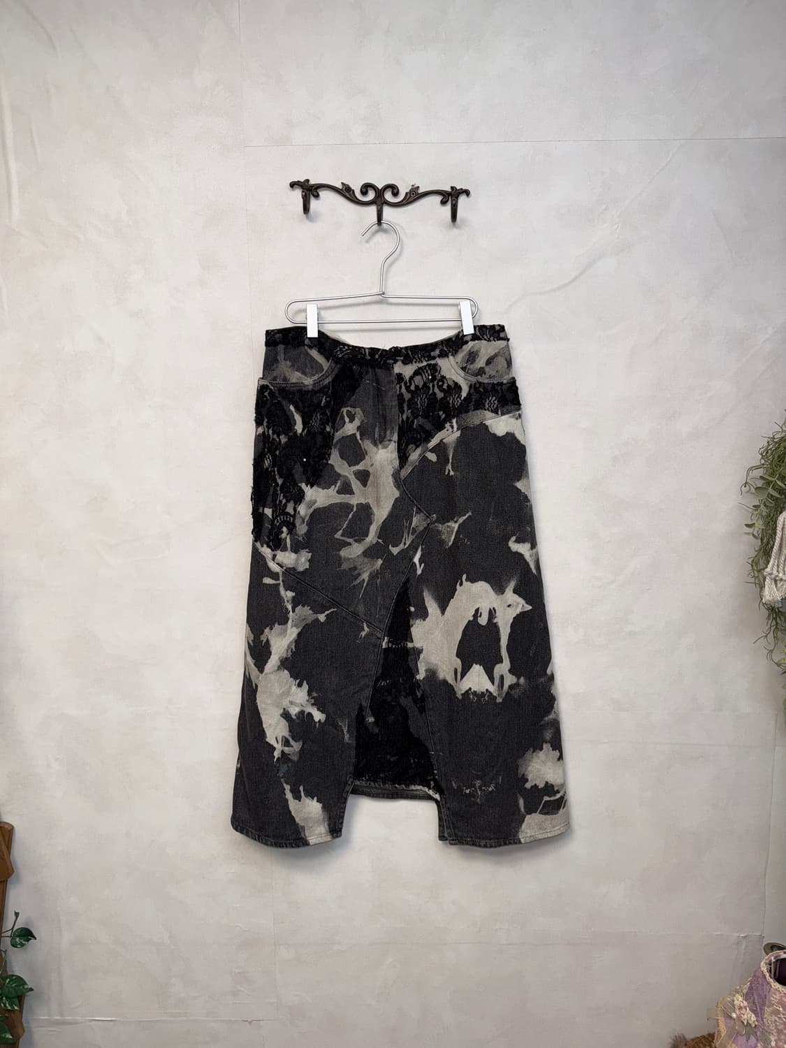 Black denim tie dye floral lace maxi sk 상품이미지1