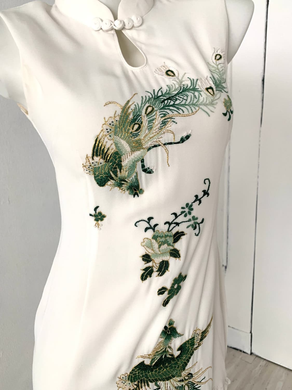 White Oriental Green Embroidery Qipao 상품이미지9