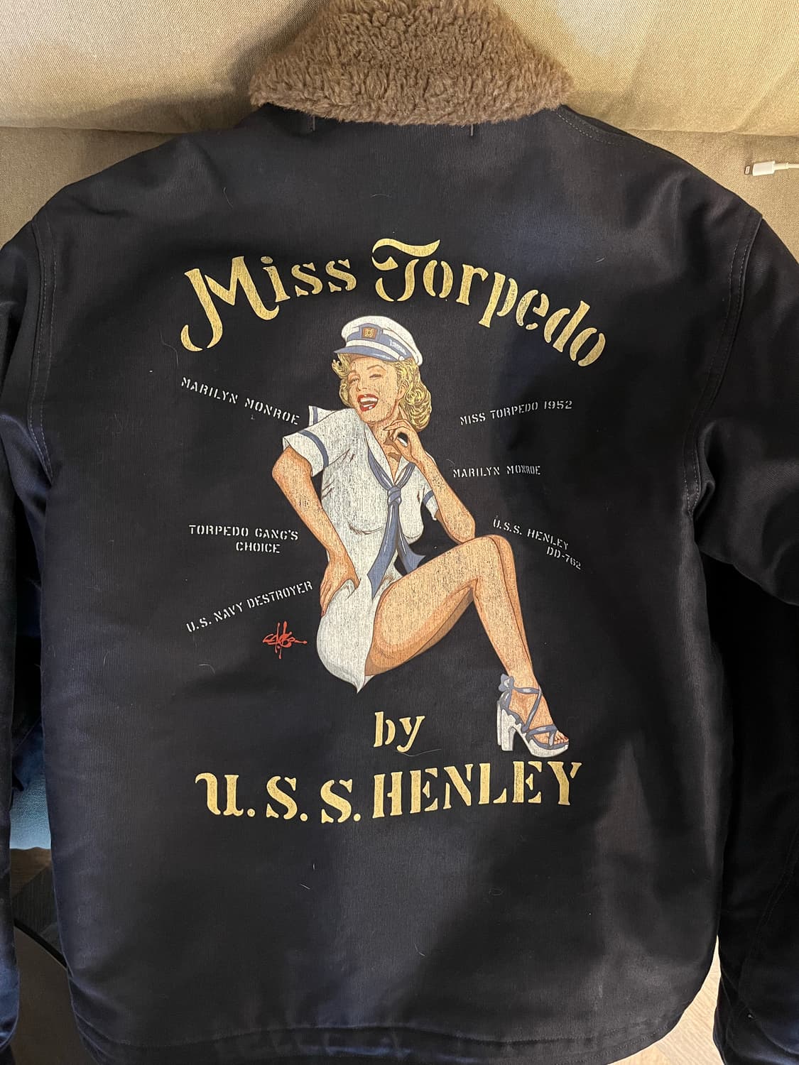 토이즈 먼로 덱자켓 42 판매합니다. 상품이미지1