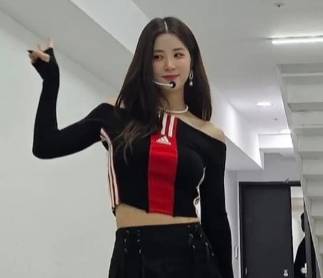 유이브 빈티지 한소희 아디다스 커스텀 오픈숄더 엔믹스 규진 에이핑크착용 상품이미지5