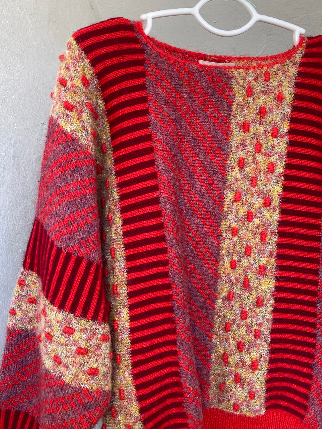 울 코지 레드 패턴 크롭 니트 상품이미지2