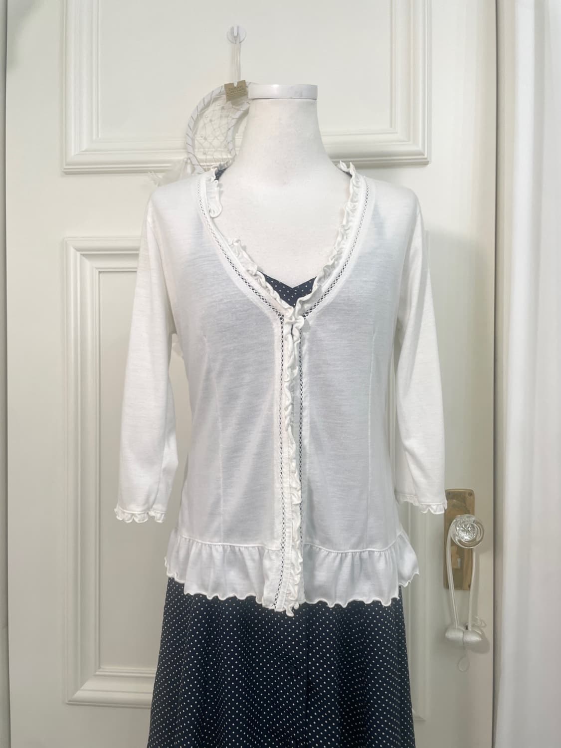 white ruffle point cotton cardigan 상품이미지1