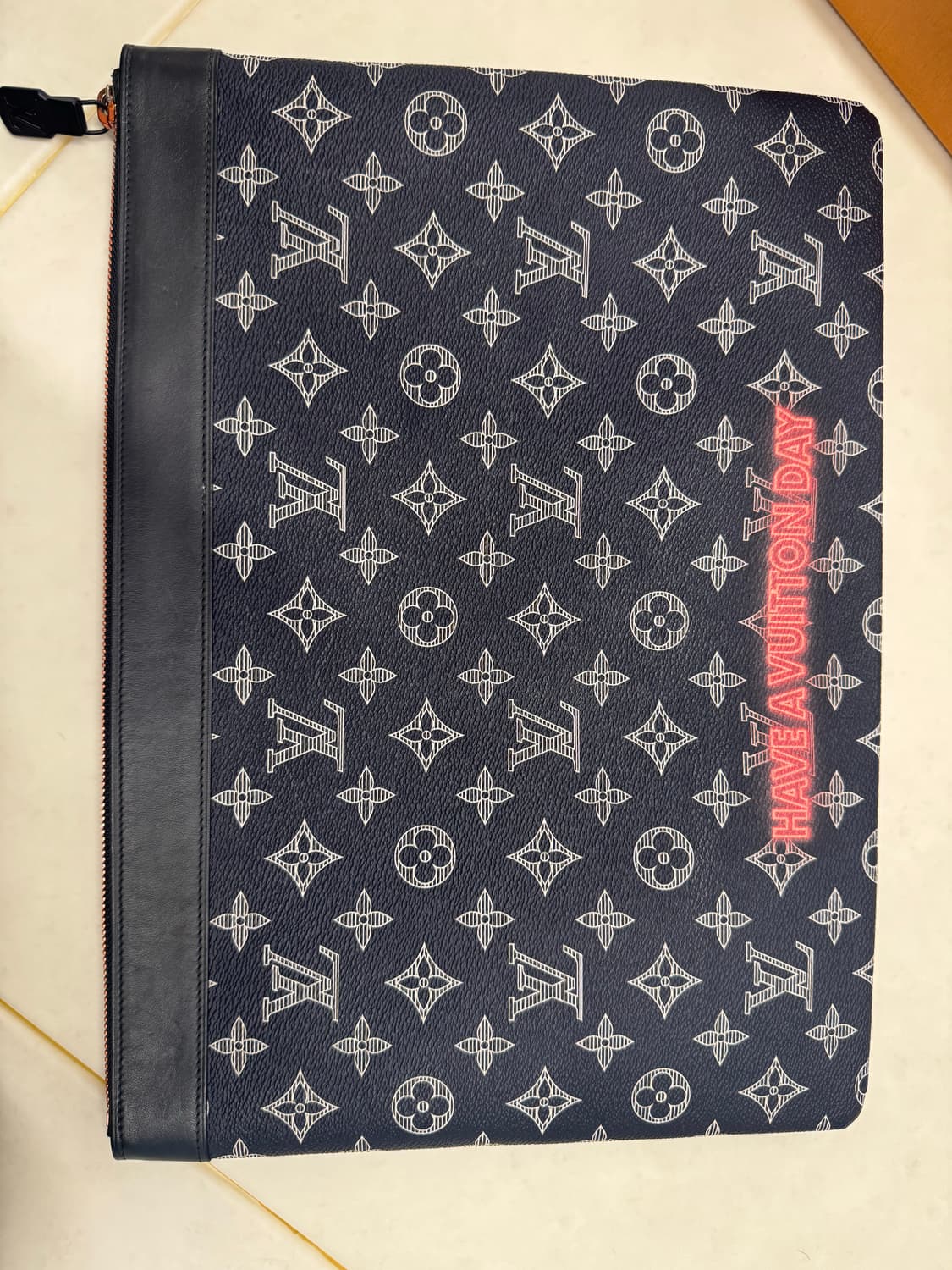 루이비통 업사이드다운 클러치 풀박스 상품이미지4