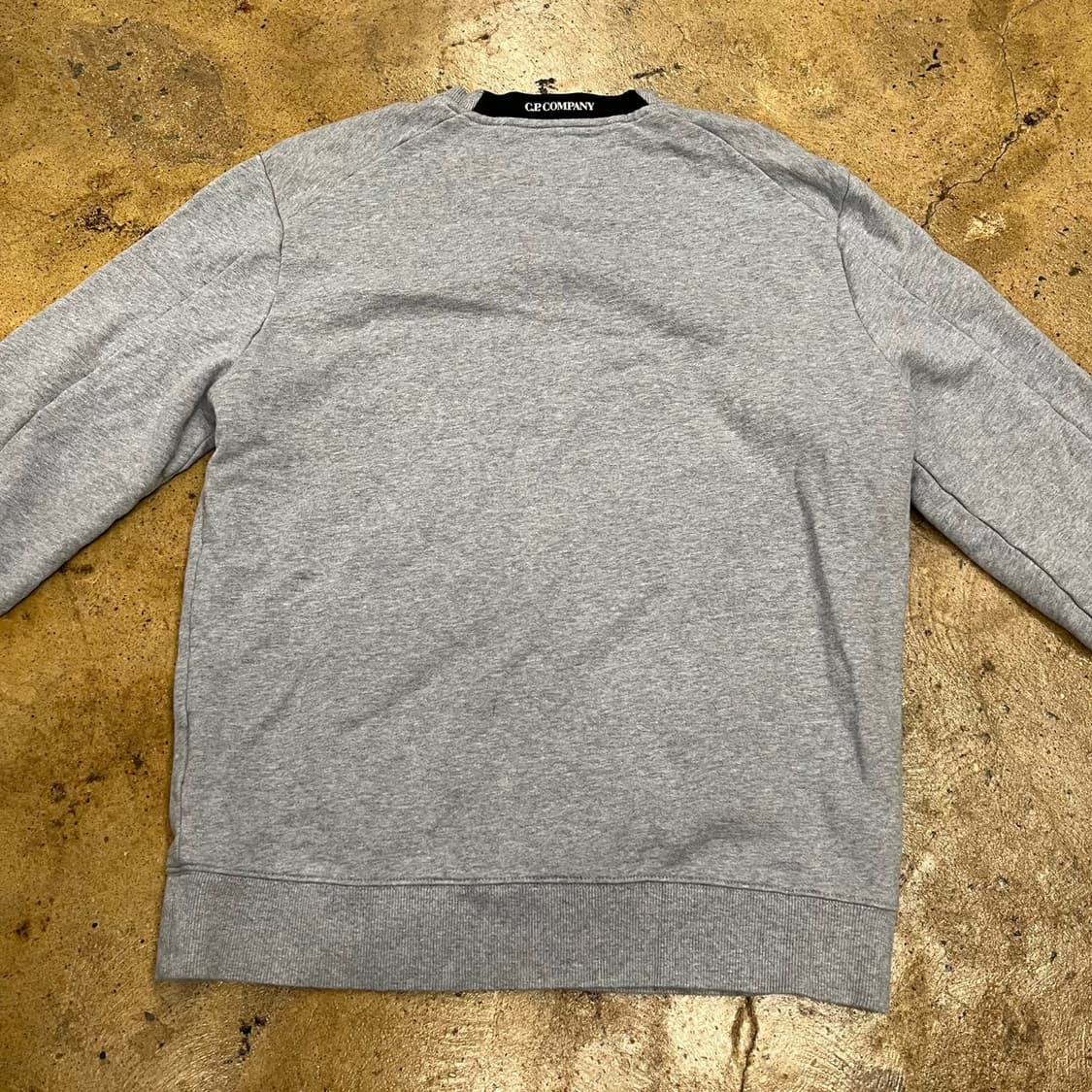 [정품/L] C.P.컴퍼니 렌즈 와펜 맨투맨 그레이 b14 상품이미지4