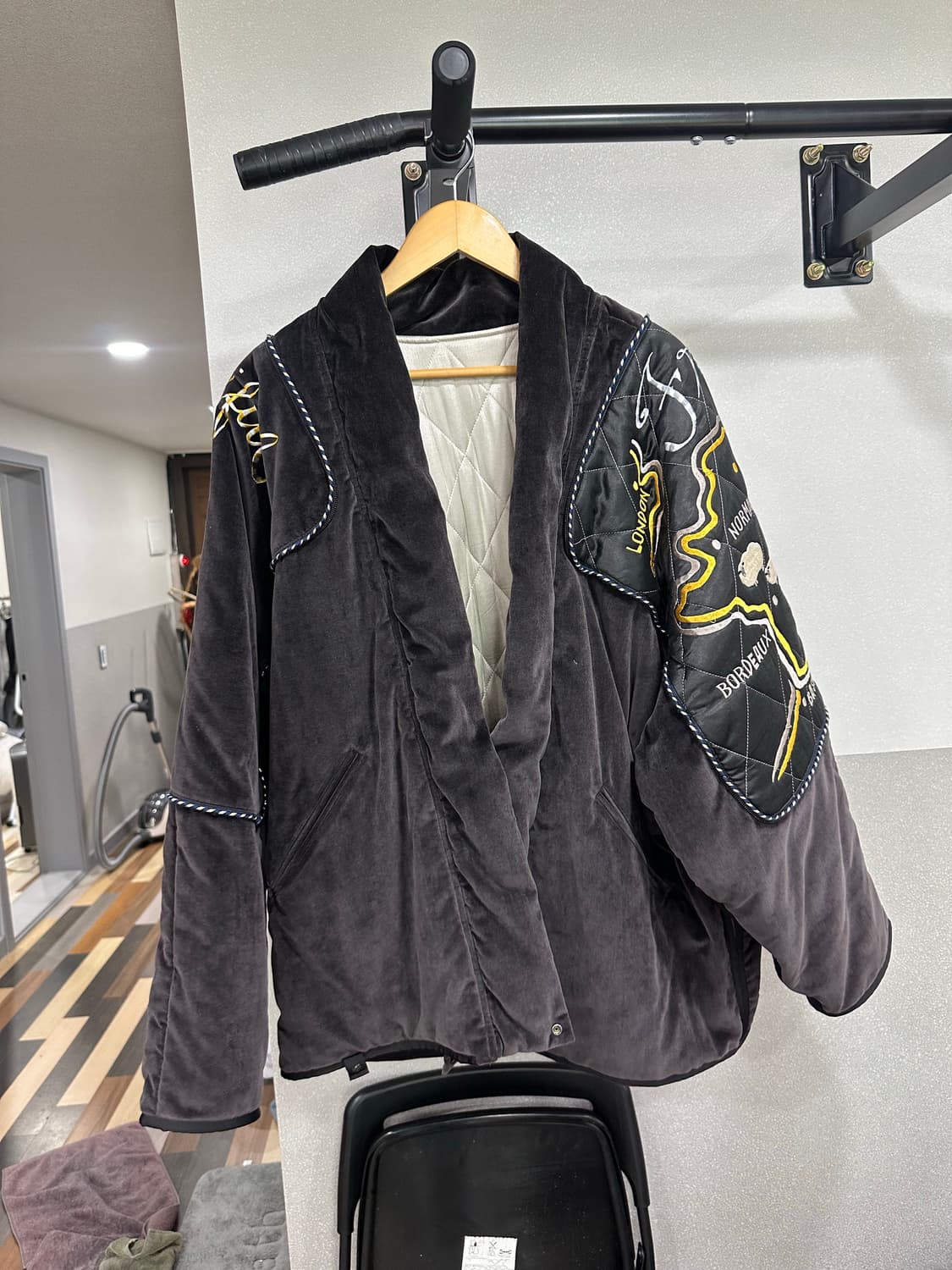 캐피탈 벨벳 샴 보머 상품이미지3