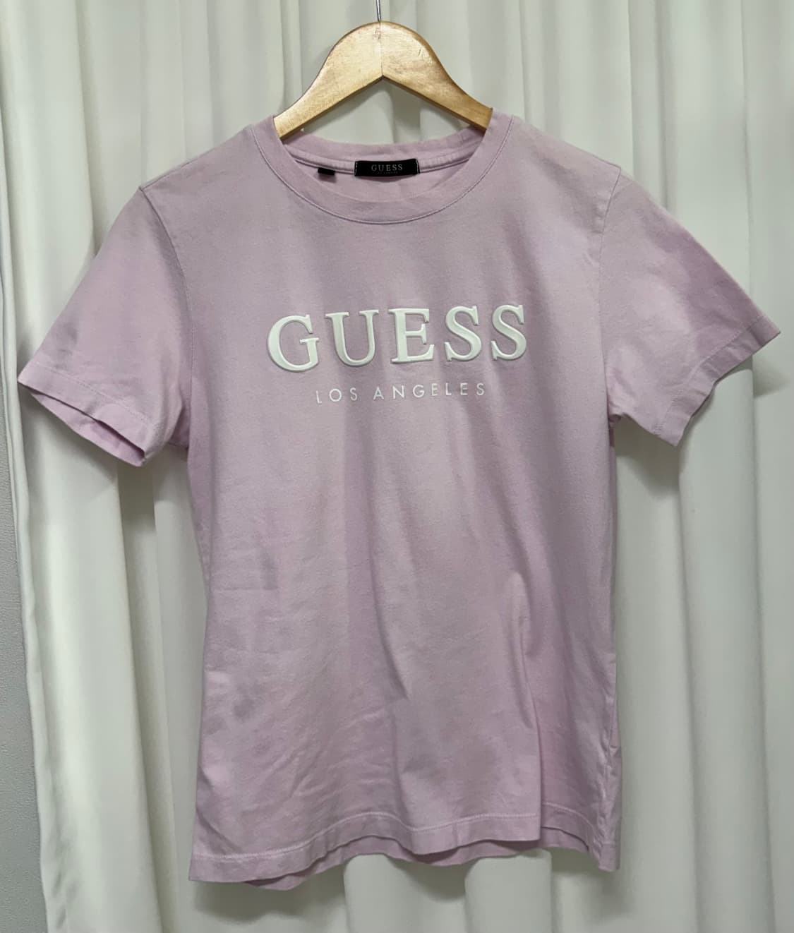 GUESS 게스 에나멜 로고 반팔티 S 퍼플 상품이미지5