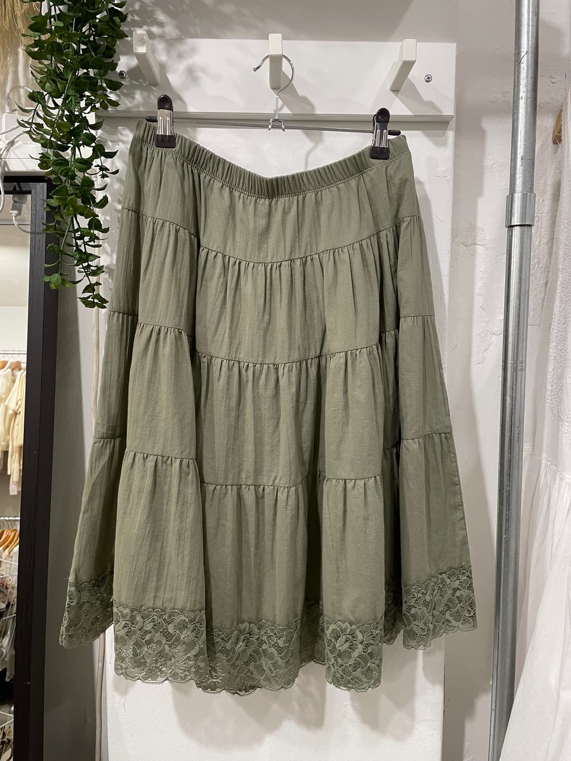 ⭐️단 3일만 할인⭐️mellow lace skirt (khaki) 상품이미지1
