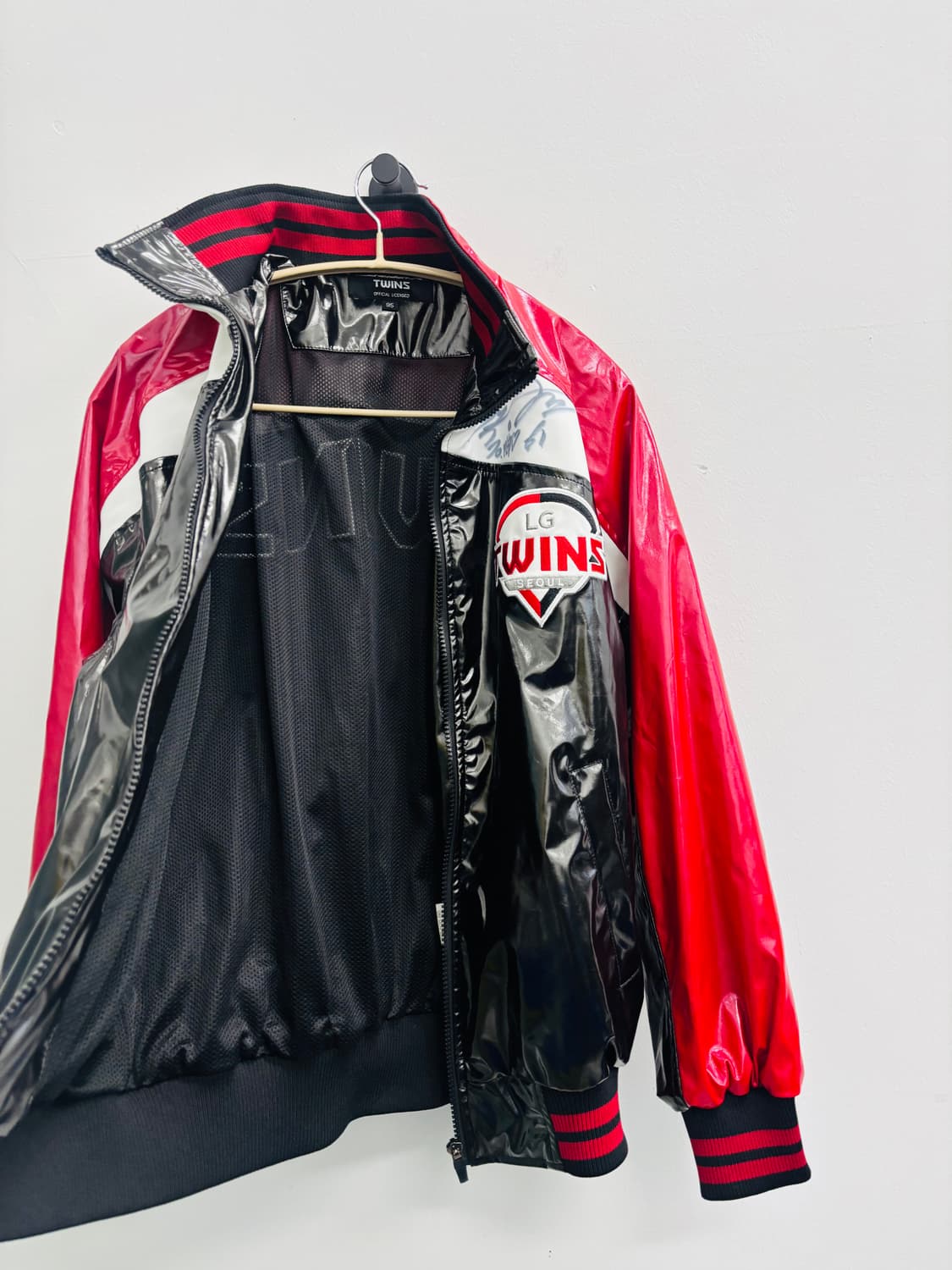 LG 트윈스(LG TWINS) 어센틱 유광 점퍼 (임찬규 사인) 상품이미지4
