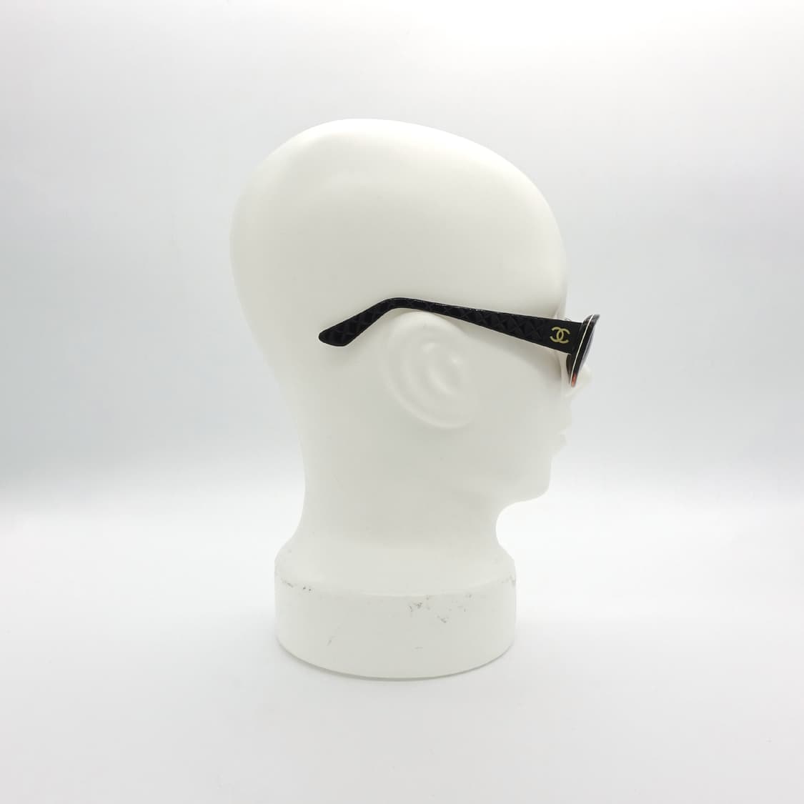 CHANEL 샤넬 5023 샤넬 빈티지 퀼팅 템플 오발 뿔테 선글라스 상품이미지10