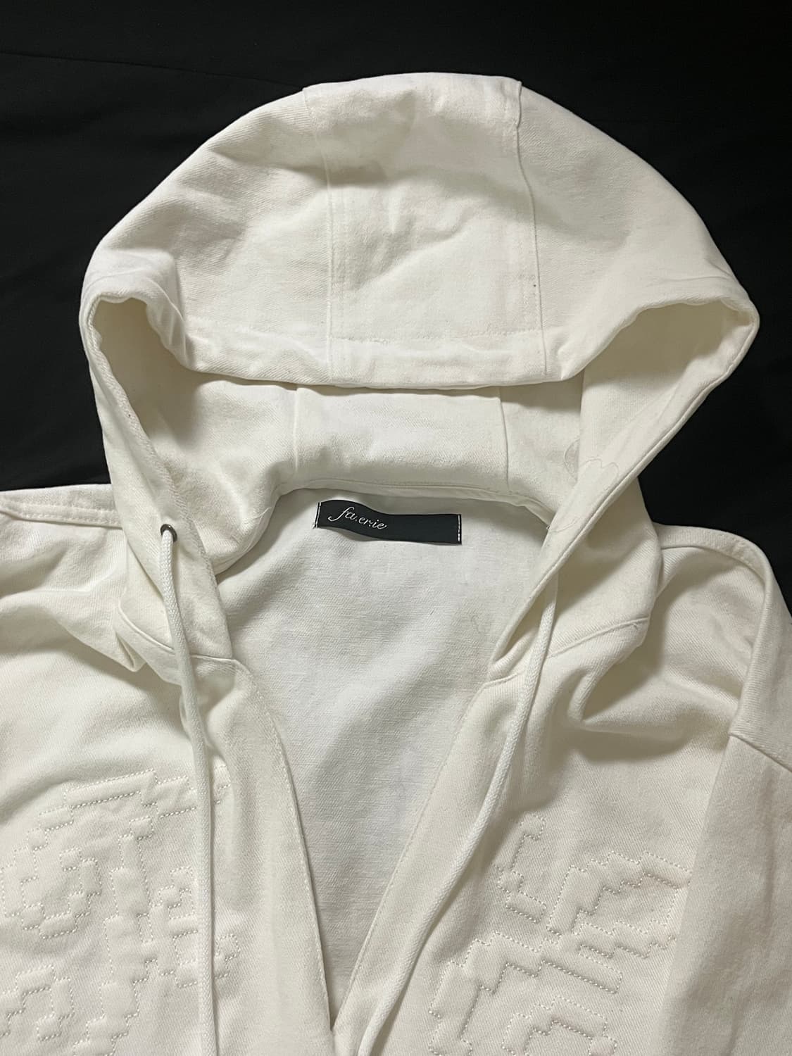 fa.erie 페어리 embroidery 브이넥 후디 화이트 상품이미지5