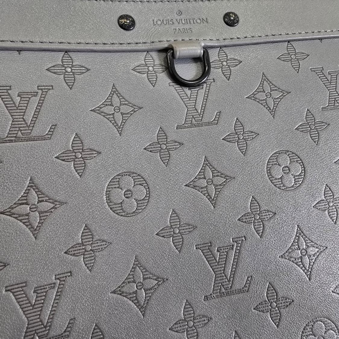 [정품/중고] 루이비통 포쉐트 디스커버리 모노그램 쉐도우 클러치 상품이미지2