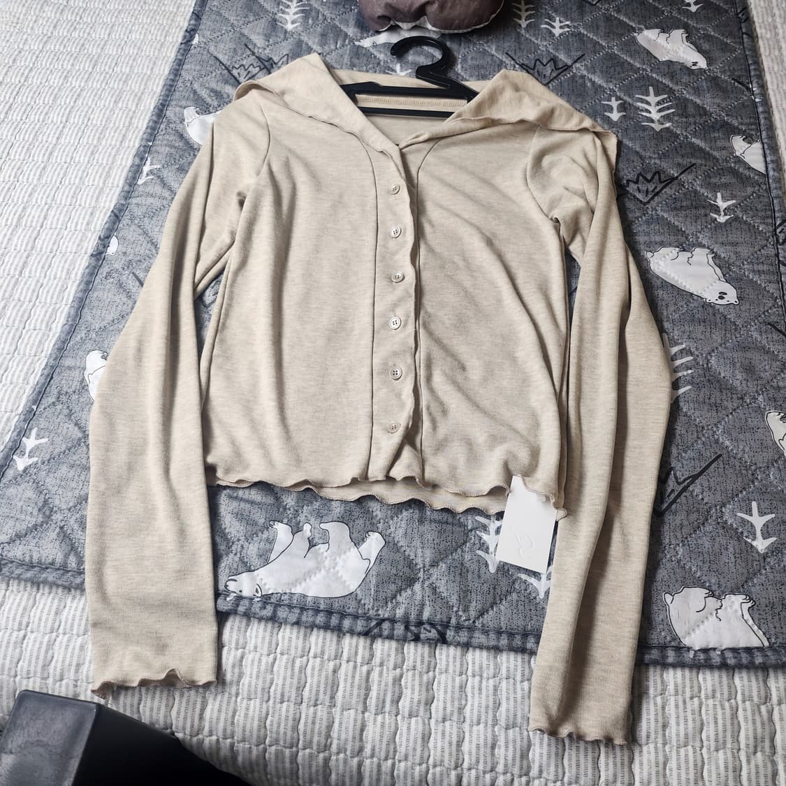 제니오 팝업 한정 세라 소프트 가디건 오트 베이지 상품이미지2